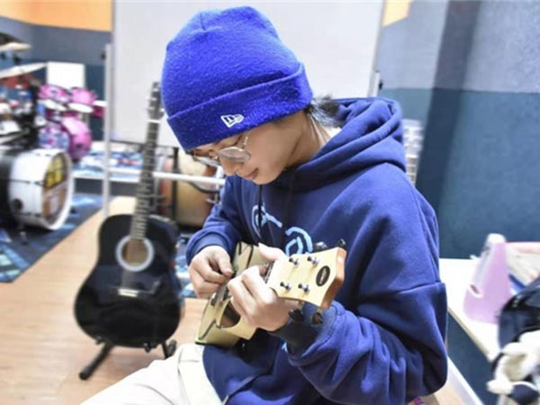 刘佚名（民谣弹唱）