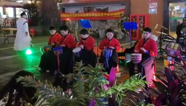 小学员非洲表演