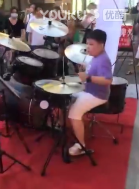 架子鼓小学员渔湾里演出