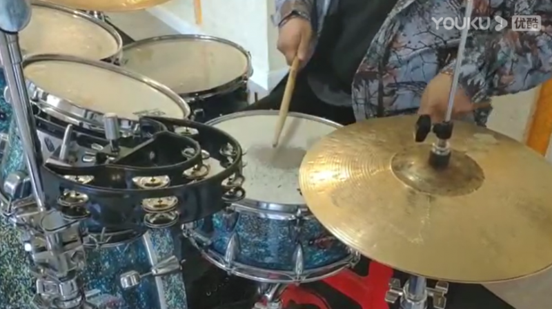 龙老师架子鼓即兴独奏